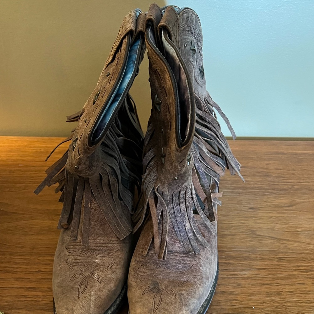 Western boots gently used size 10 Fringe